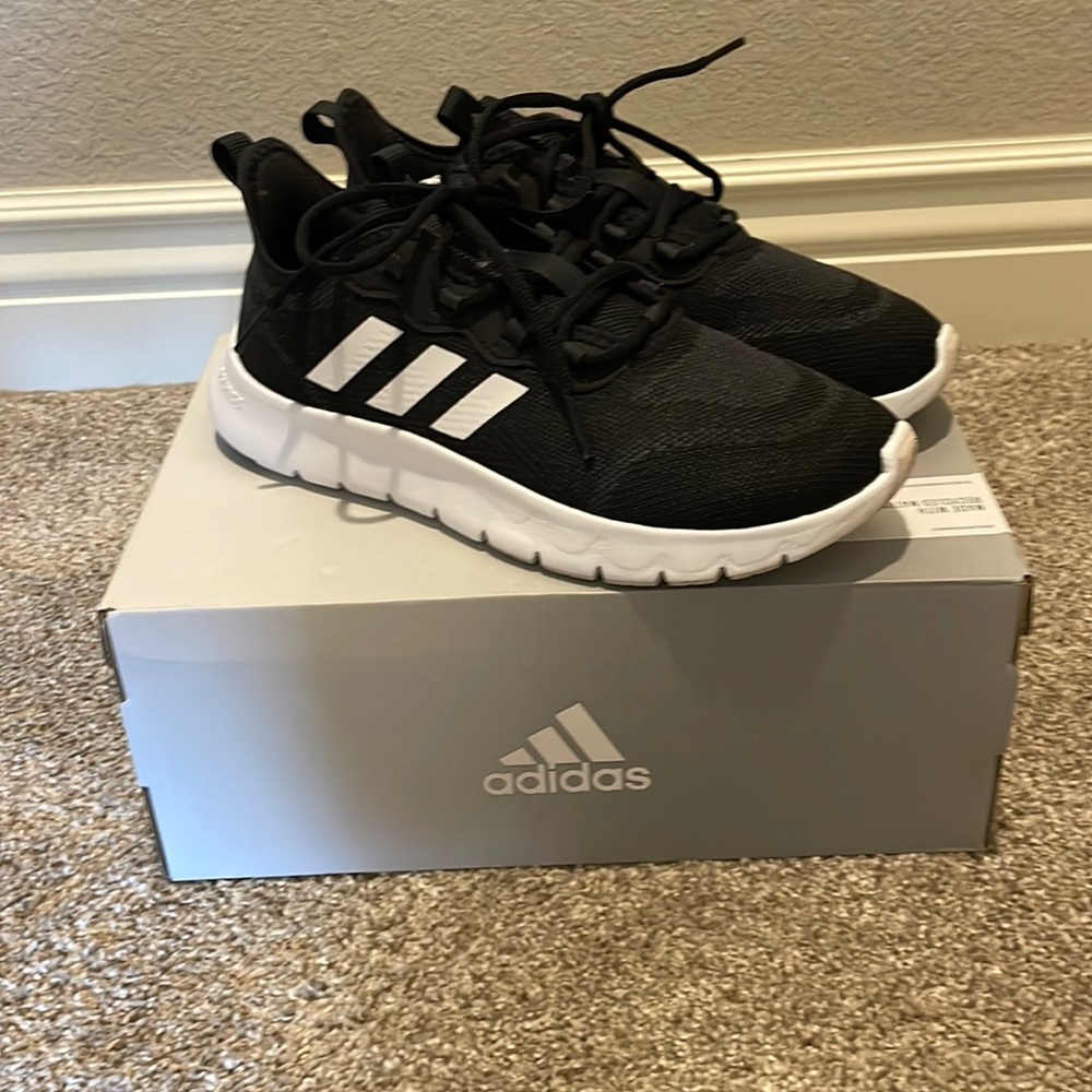 Adidas women’s Nario Move running shoe. Size 7.5. Black and white.